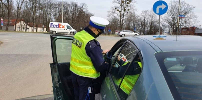 Na drogach powiatu poddębickiego już w piątek 30 kwietnia pojawi się więcej kontroli policyjnych. fot: https://lodzka.policja.gov.pl/