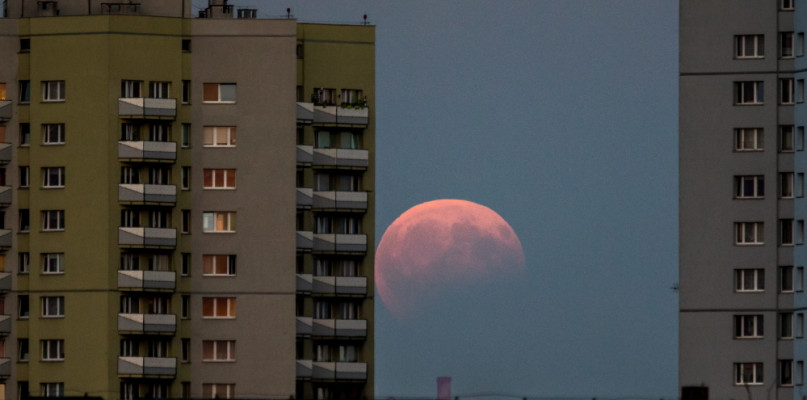 Zaćmienie Księżyca. W Polsce widoczne jako częściowe. To już w...