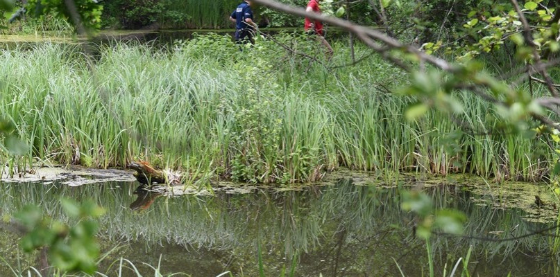 Tragedia w gminie Uniejów. Przy tym zbiorniku wodnym w Człopach znaleziono zwłoki mężczyzny