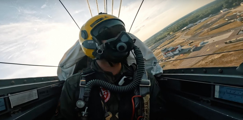 Polacy odtworzyli akrobacje z filmu „Top Gun”! Zobacz nagranie!