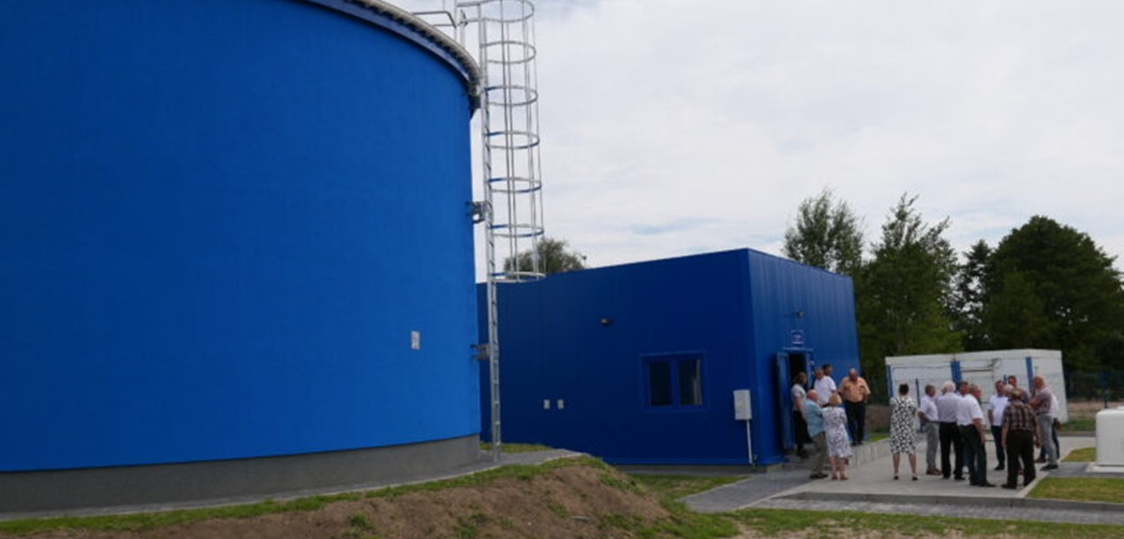 W tym roku oddano do użytku zmodernizowaną stację uzdatniania wody w Górze Bałdrzychowskiej. Następna będzie stacja w Łężkach. Fot. UG w Poddębicach.
