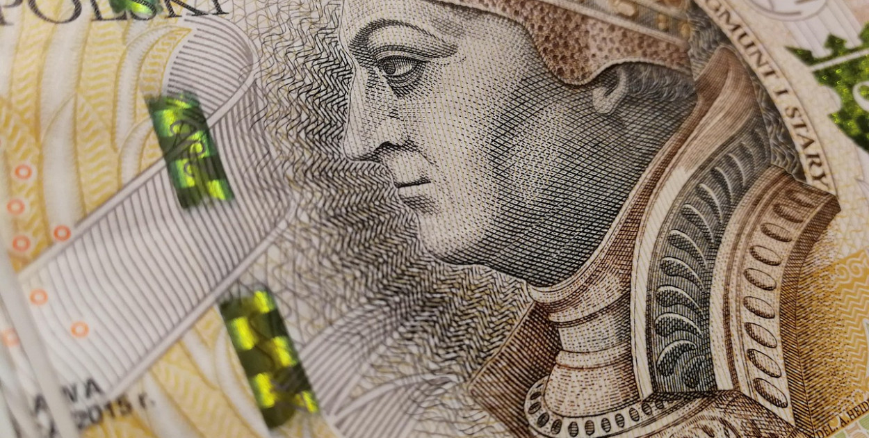 Koniec z dużymi zakupami za gotówkę. Unia wprowadza zakaz