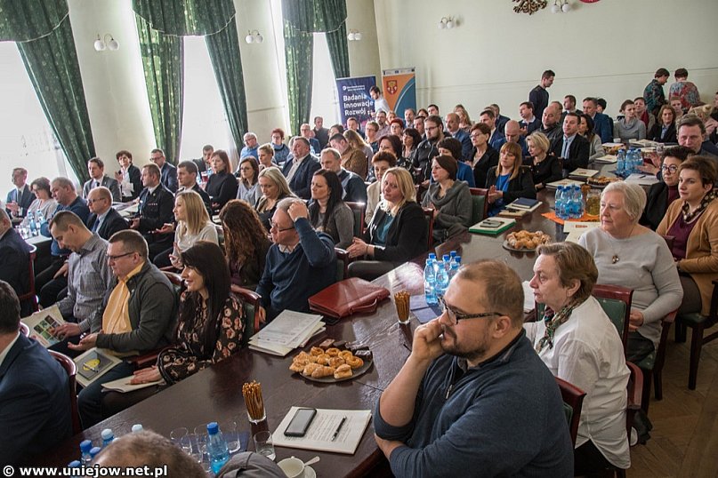 Wicemarszałek i eksperci mówili w starostwie o funduszach unijnych