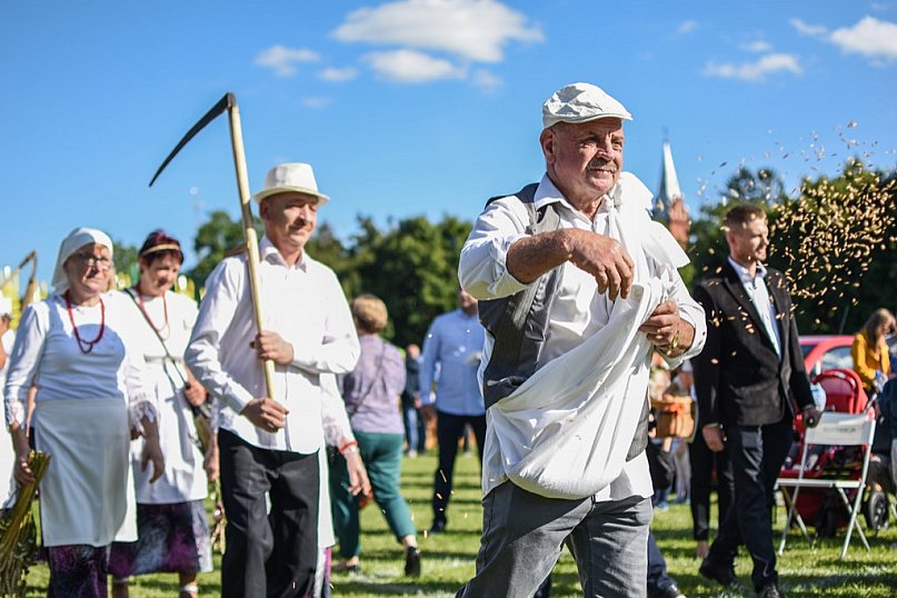 IX Dożynki Powiatu Poddębickiego w Dalikowie