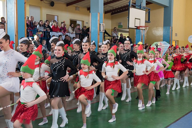 Mażoretki z Poddębic wracają z Mistrzostw Polski Środkowej z medalami [FOTO]