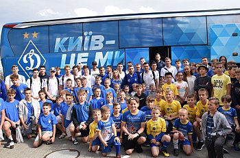 Tak w Uniejowie powitano piłkarzy Dynamo Kijów-114