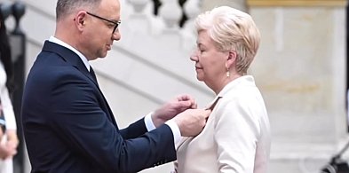 Wicestarosta Małgorzata Komajda odznaczona przez prezydenta Złotym Krzyżem Zasługi-9798