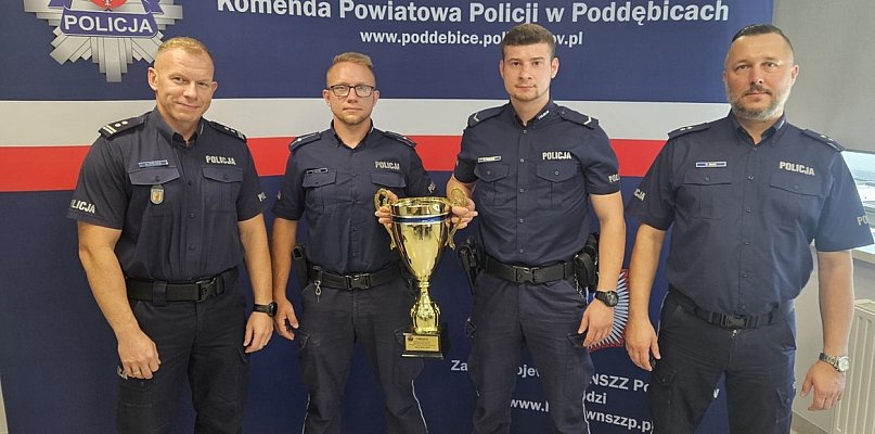 Policjanci z jednego z komisariatów w powiecie najlepsi w województwie łódzkim - 10011