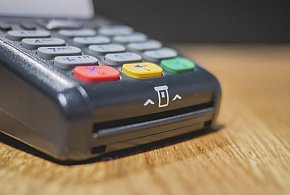 Zakaz sprzedaży i większy nadzór. Tych produktów nie kupią już nieletni-10070