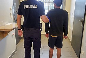 Dwoch nielegalnych imigrantów w bagażniku. Zatrzymał ich patrol z Uniejowa-10374