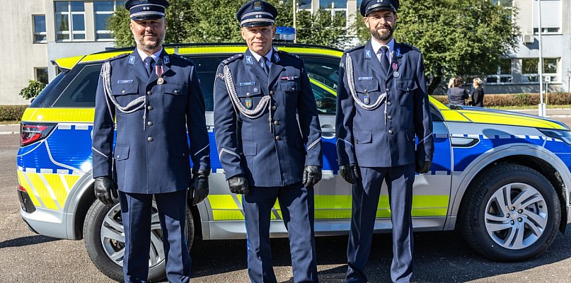 Wręczono odznaczenia policjantom. Wśród wyróżnionych komendant - 10617