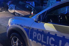 Pijany kierowca spowodował kolizję w  pobliżu cmentarza w Uniejowie. Ujęła go poli-10837