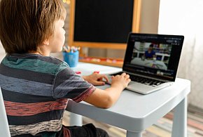 Popularni influencerzy mogą mieć kłopoty. Treści dla dzieci budzą kontrowersje-10886