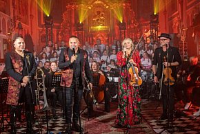 Zobacz wyjątkowy występ Golców w Uniejowie. Wystąpili z Uniejowską Grupą Wokalną