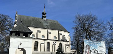 O której święcenie pokarmów w Poddębicach?