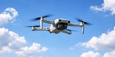 Dron spadł na jednostkę wojskową w województwie łódzkim. Zatrzymano 22-latka