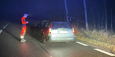 Ratownicy medyczni przerwali rajd pijanego kierowcy. Miał dożywotni zakaz