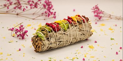 Jakie kadzidło na prezent wybrać dla bliskiej osoby? Przewodnik, który pomoże Ci t