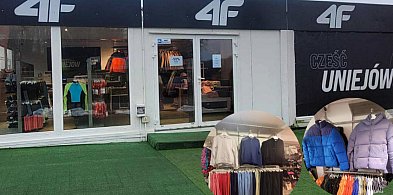 Promo w sklepie 4F w Uniejowie!Druga sztuka –50% taniej!Kurtki od 149,99 zł-11011