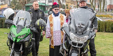 Motoświęconka w Uniejowie. Motocykliści przyjechali święcić jajka [FOTO]