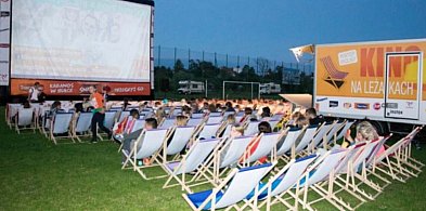 „Kino na leżakach” ponownie zawita w wakacje do Uniejowa. Znamy repertuar