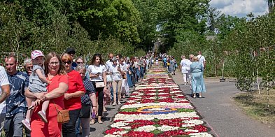 Tłumy na uroczystościach Bożego Ciała w Spycimierzu