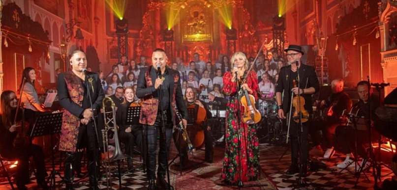 Zobacz wyjątkowy występ Golców w Uniejowie. Wystąpili z Uniejowską Grupą Wokalną