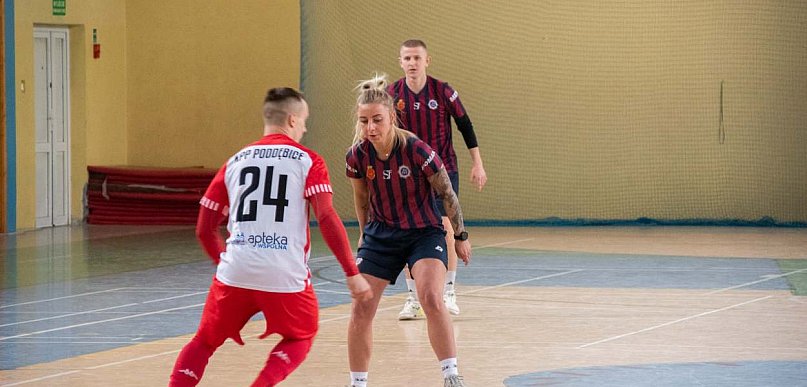 Policjantki i policjanci zagrali w Turnieju Halowej Piłki Nożnej FOTO