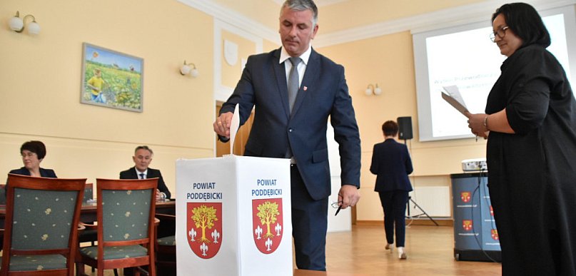 Powiat poddębicki ma nowego wicestarostę. Radni zagłosowali
