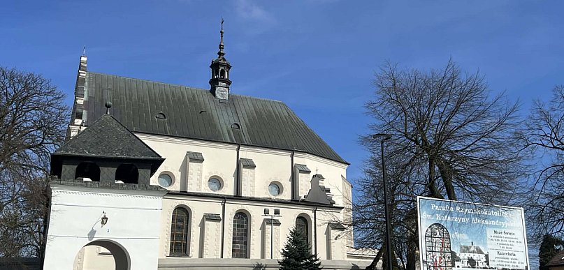 O której święcenie pokarmów w Poddębicach?