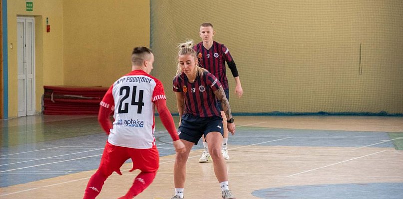 Policjantki i policjanci zagrali w Turnieju Halowej Piłki Nożnej FOTO