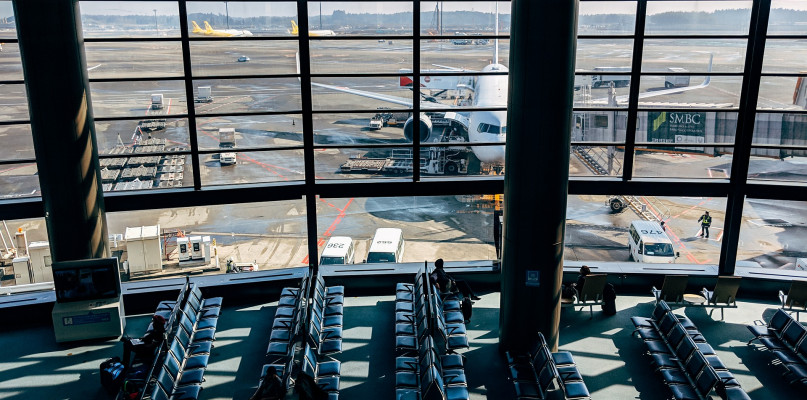 Wakacyjne loty zagrożone? Spór kontrolerów i PAŻP. "Negocjacji nie będzie"