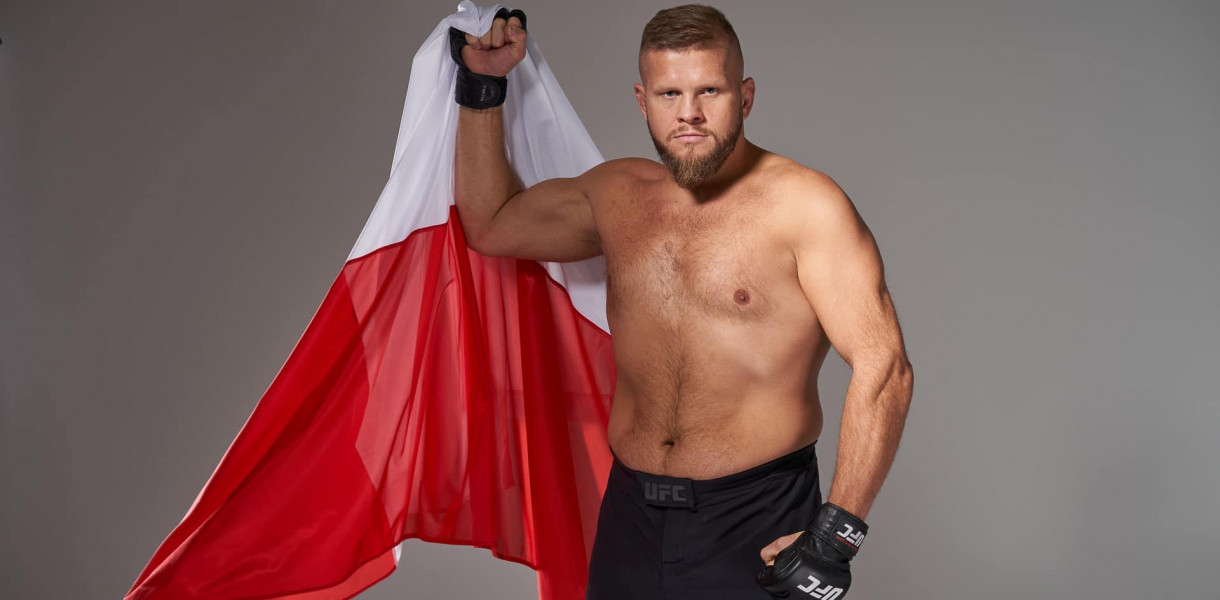 Marcin Tybura pokonał podczas gali UFC 278 niepokonanego dotąd ,Mołdawianina Alexandra Romanova. . Fot:https://www.facebook.com/MMA.Marcin.Tybura