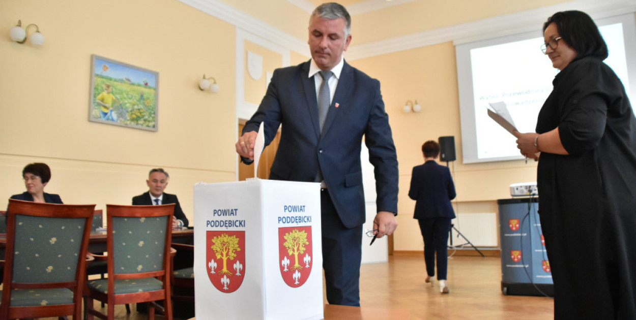 Powiat poddębicki ma nowego wicestarostę. Radni zagłosowali