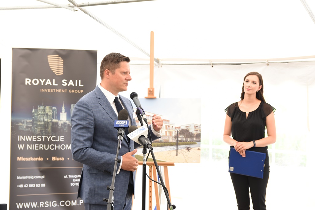 Przemysław Andrzejak - prezes zarządu Royal Sail Investment Group Sp. z o.o., które zamierza w Poddębicach wybudować nowe osiedle bloków.